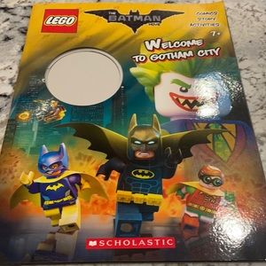 📚4/$5📚 Lego The Batman Movie Welcome to Gotham City paperback book/no toy